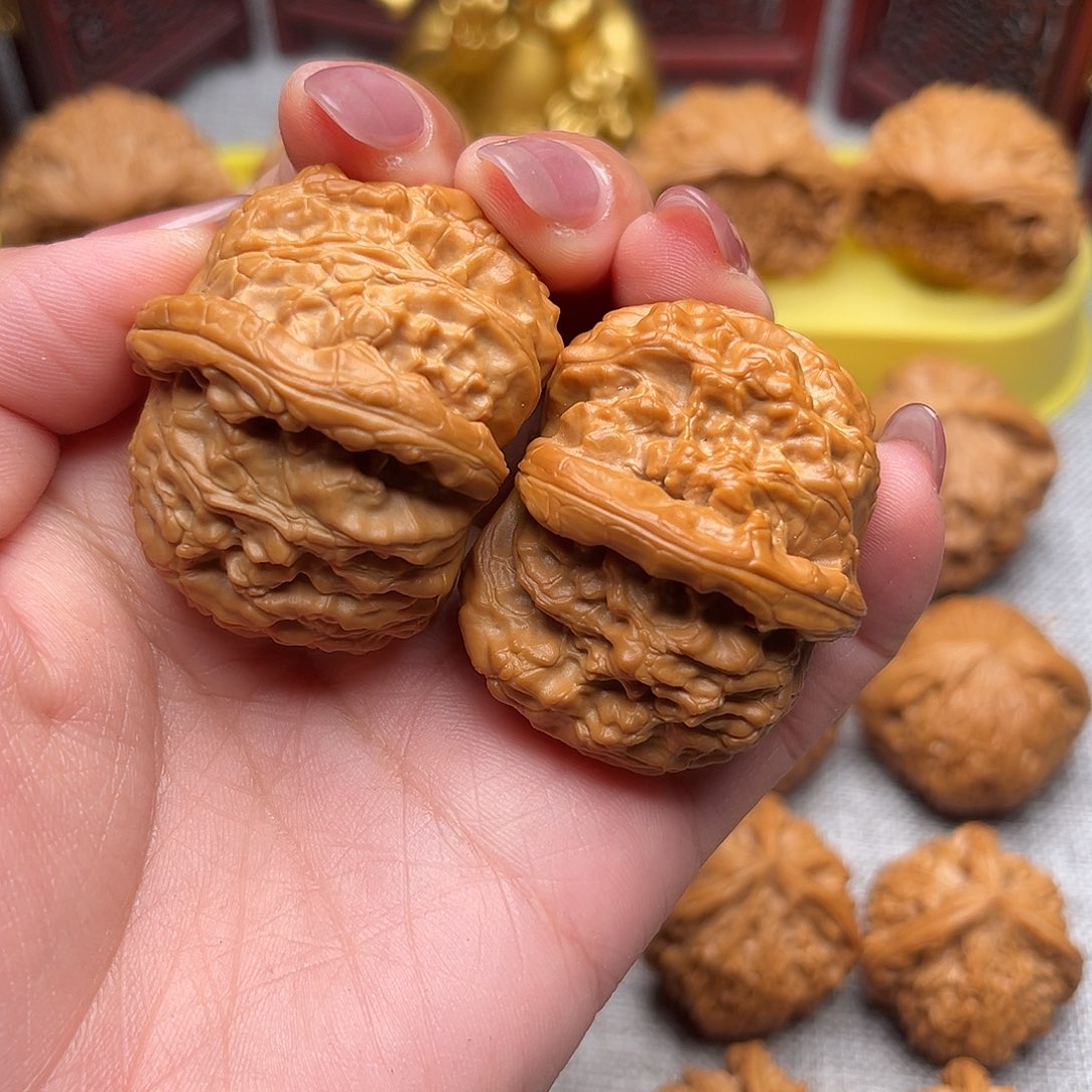 文玩核桃把件吴*球白43