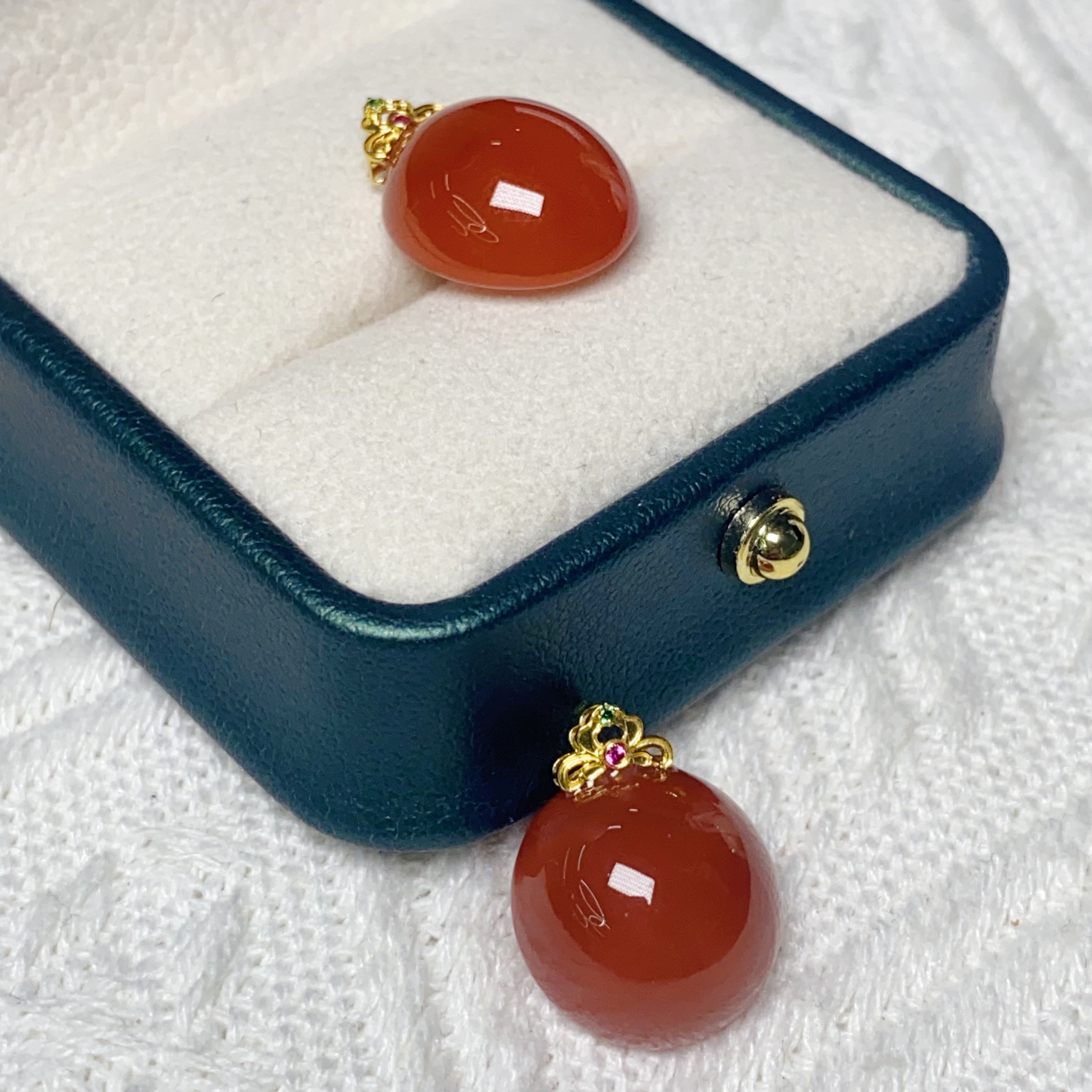 保山冰红南红玛瑙蛋形镶18K吊坠多样性发一