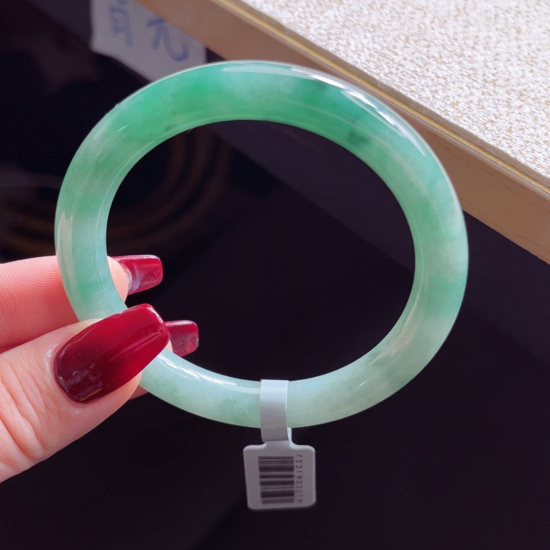 翡翠手镯未镶嵌手镯