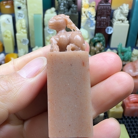 青田石红花冻小鹿正章