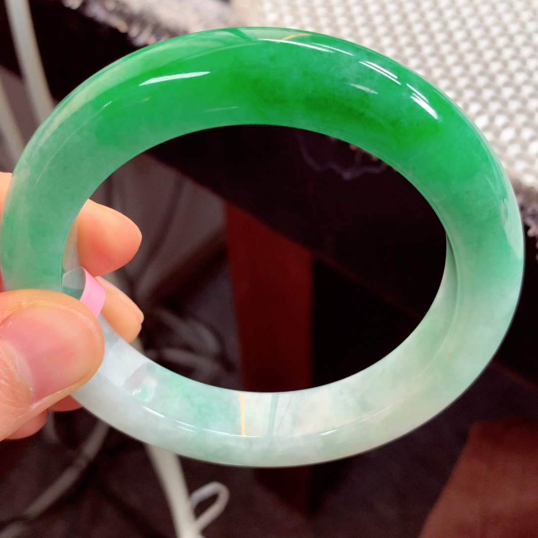 翡翠手镯未镶嵌缅甸