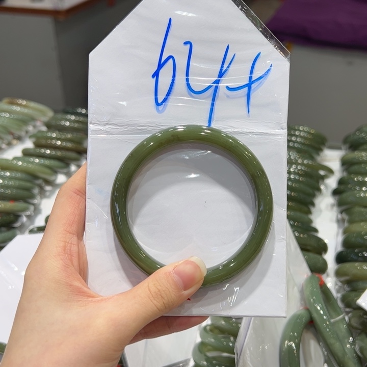 和田玉（糖玉）手镯未镶嵌V****n