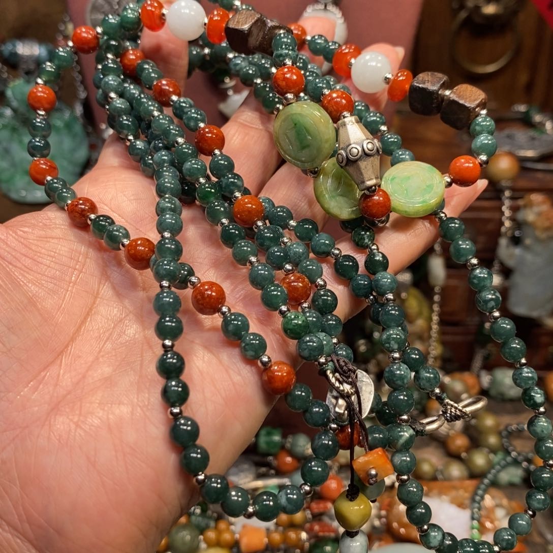 翡翠吊坠(赠链)未镶嵌