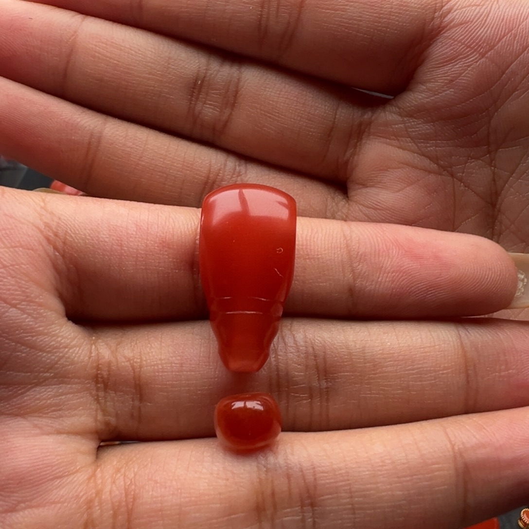 玫****南红玛瑙未镶嵌三通12.8