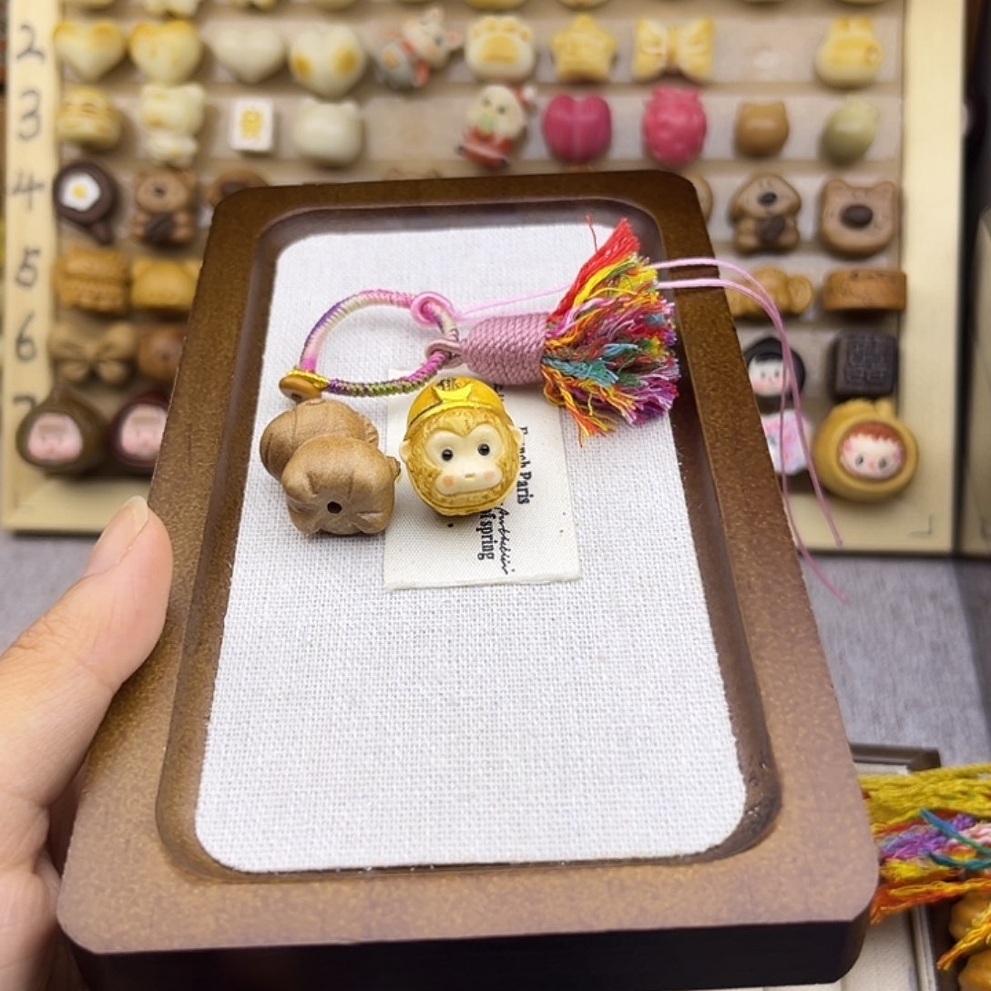 周***周猴头核桃吊坠大圣小马流苏