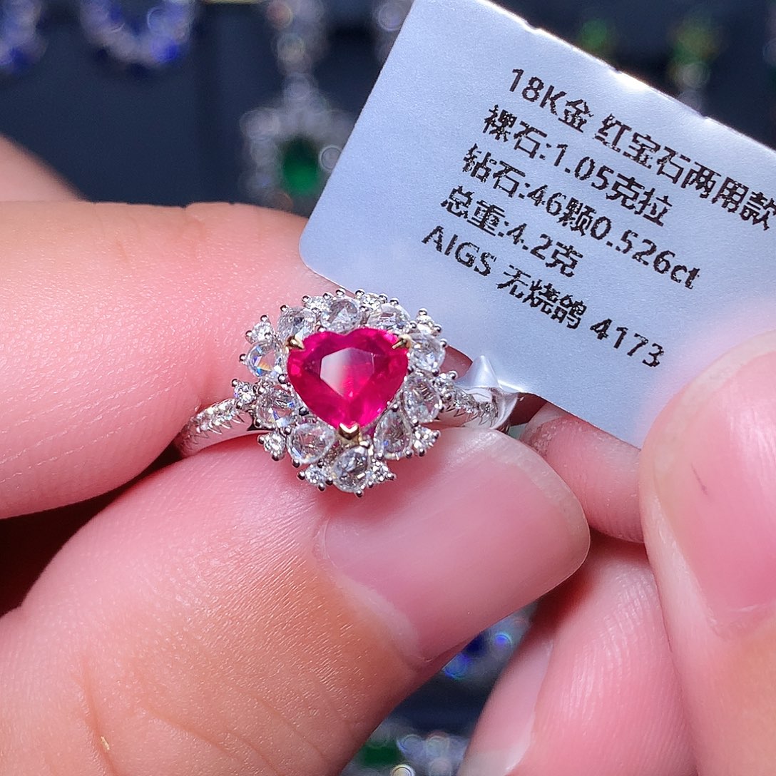 18K金镶嵌红宝石戒指