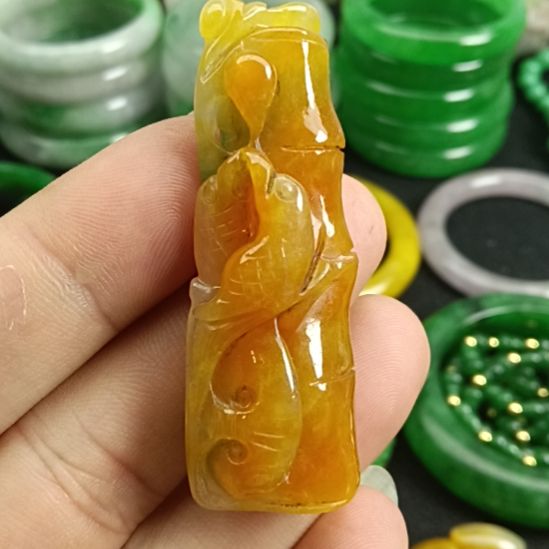 翡翠颈饰未镶嵌翡翠