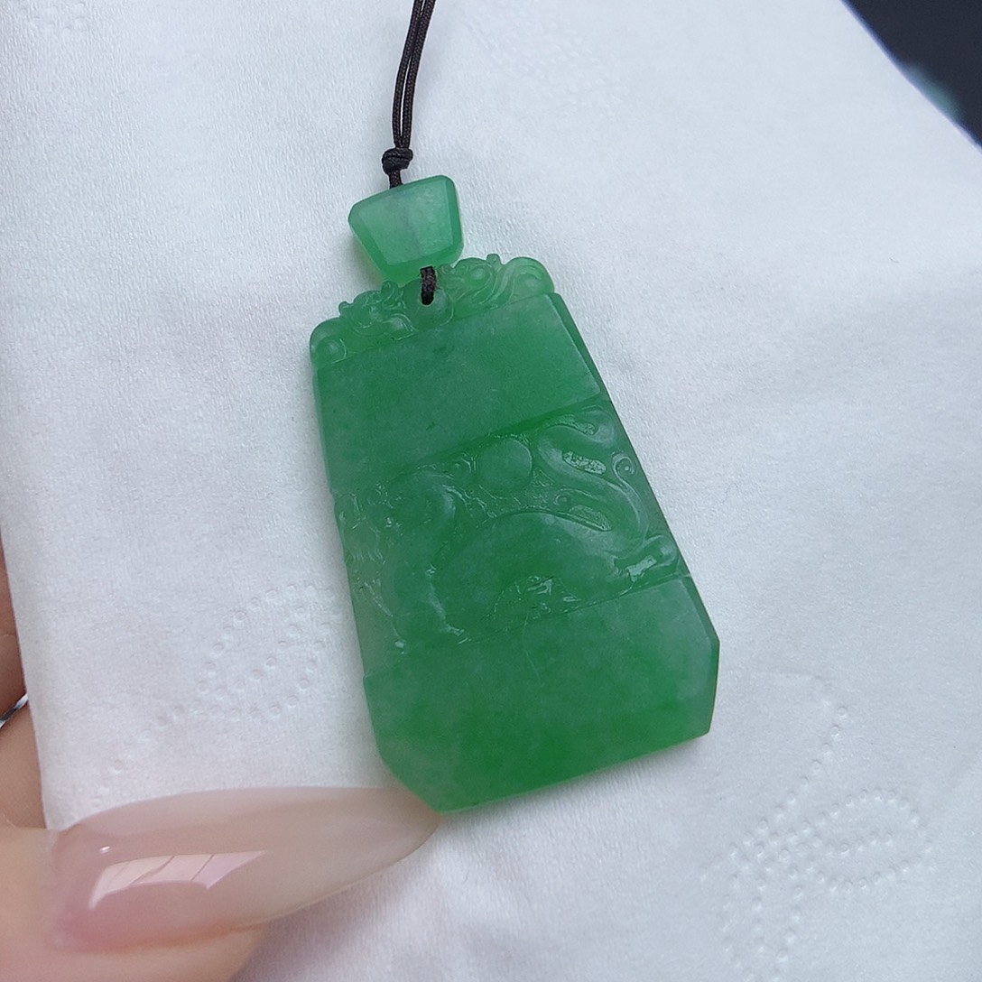 翡翠颈饰未镶嵌8888888888888