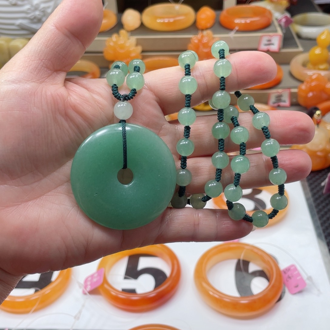 未镶嵌石英质玉（黄龙玉）手镯