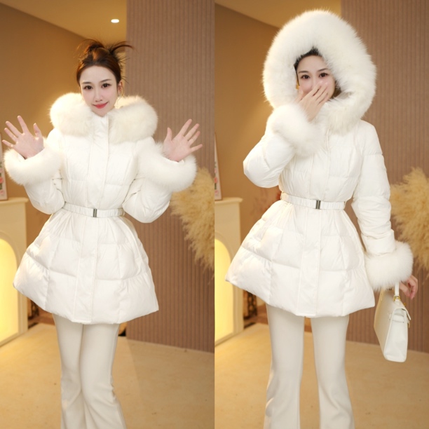 LILI高端【雪娃娃】新国标90绒子收腰真狐狸毛领小个子显瘦羽绒服