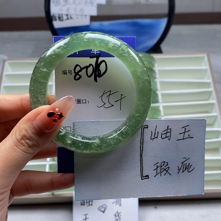 蛇纹石玉手镯未镶嵌