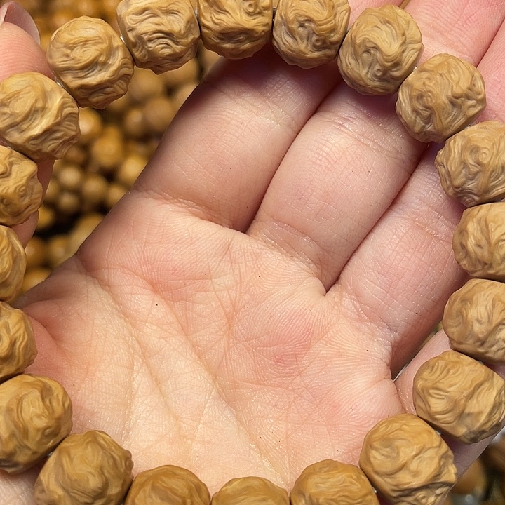 木全品龙蛇之变手串。        