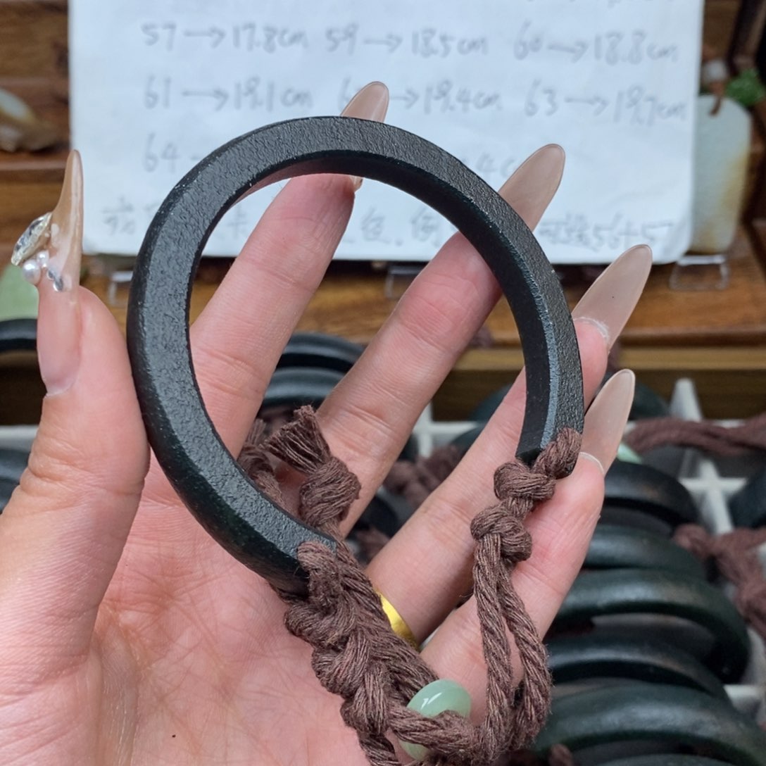 和田玉颈饰未镶嵌浮****看