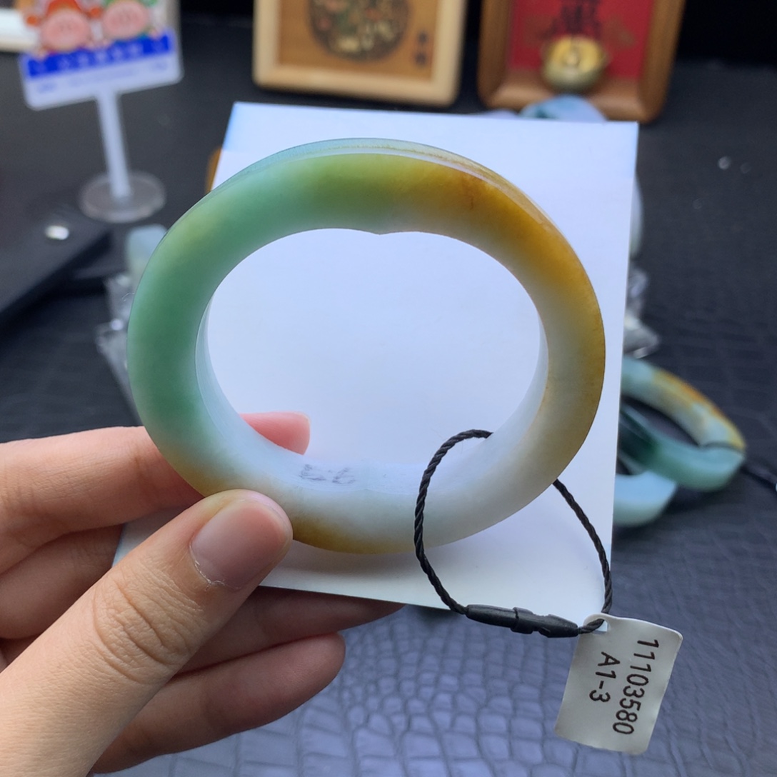 定制翡翠未镶嵌翡翠手镯
