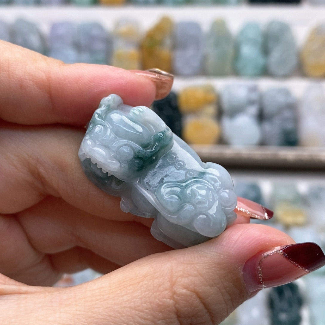 翡翠吊坠(赠链)未镶嵌