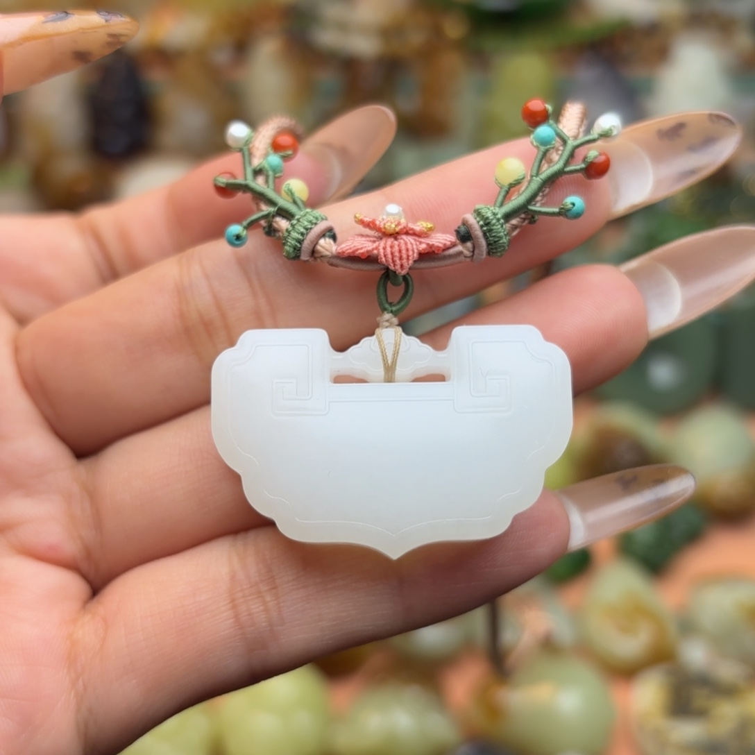 和田玉未镶嵌颈饰