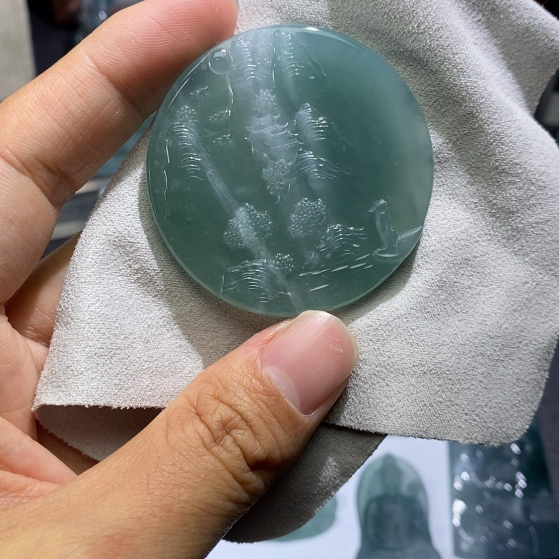 定制翡翠未镶嵌浅雕山水牌