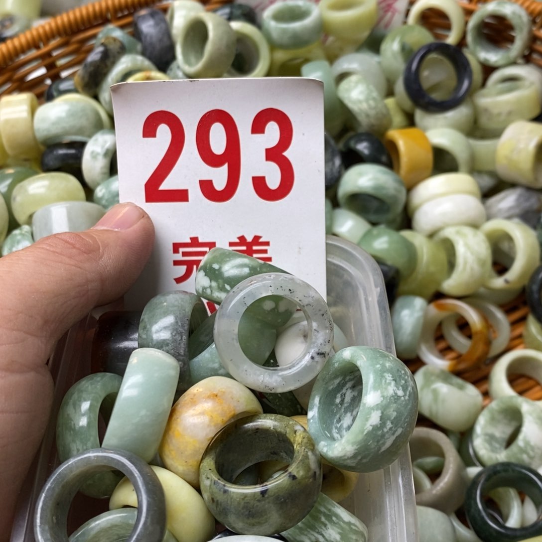 蛇纹石玉挂坠未镶嵌