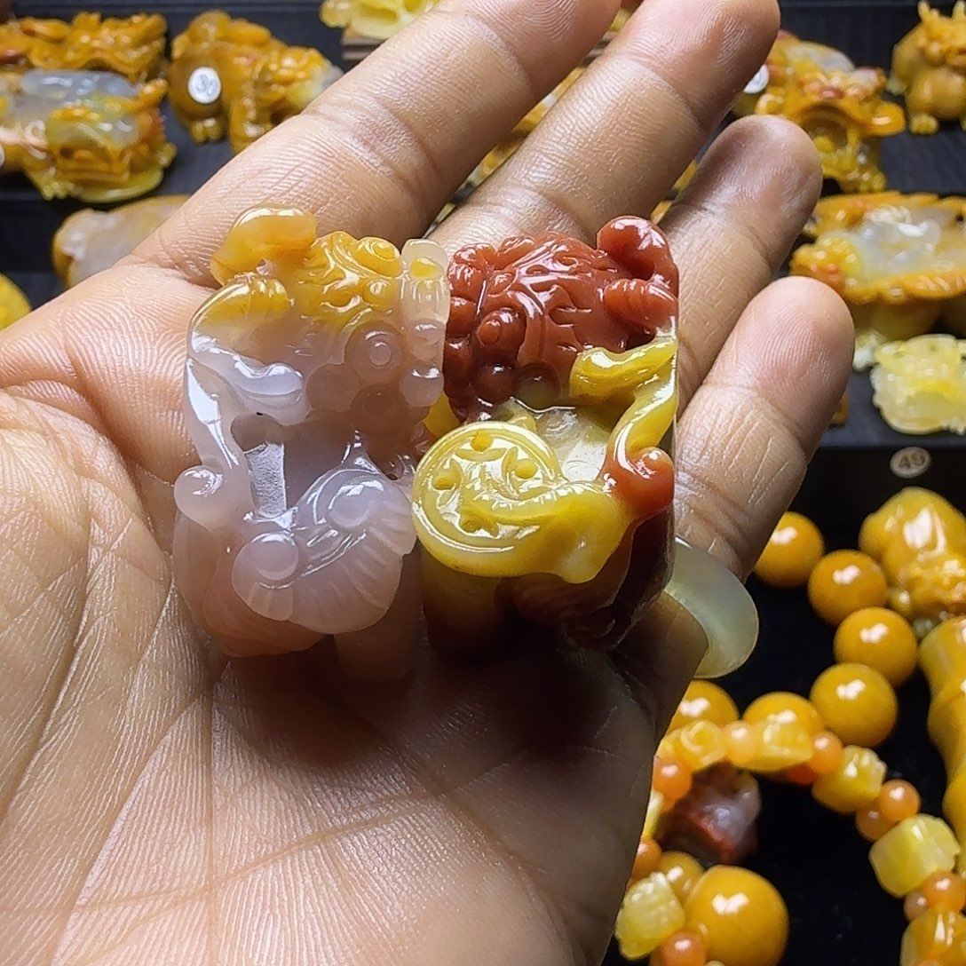 仙***）石英质玉（黄龙玉）未镶嵌颈饰