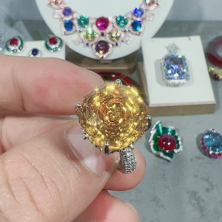 红宝石颈饰未镶嵌