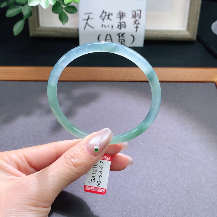 翡翠手镯未镶嵌天然翡翠手镯