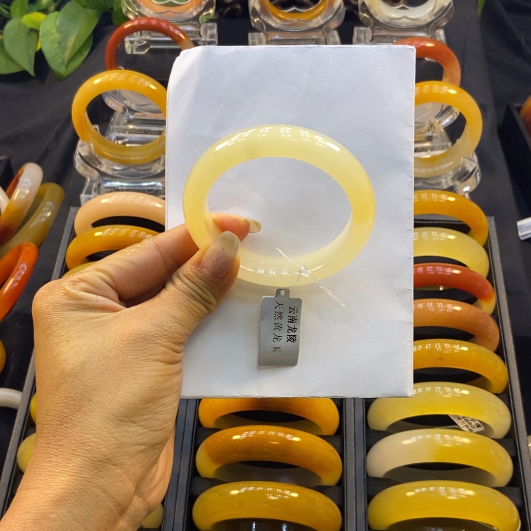 好****石英质玉（黄龙玉）未镶嵌手镯阳阳