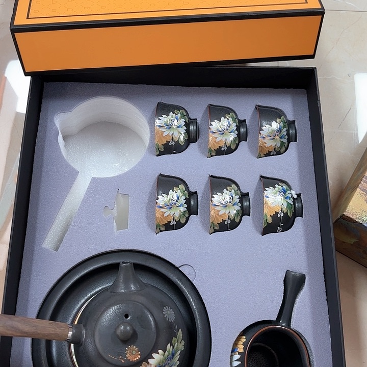 孤品茶具套装等。       