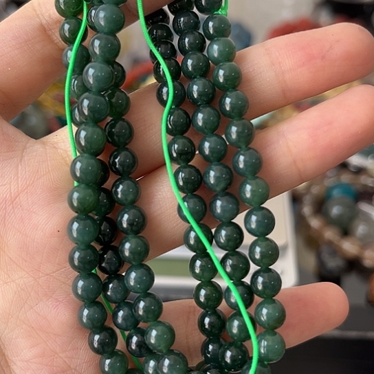 和田玉手串未镶嵌矿坑