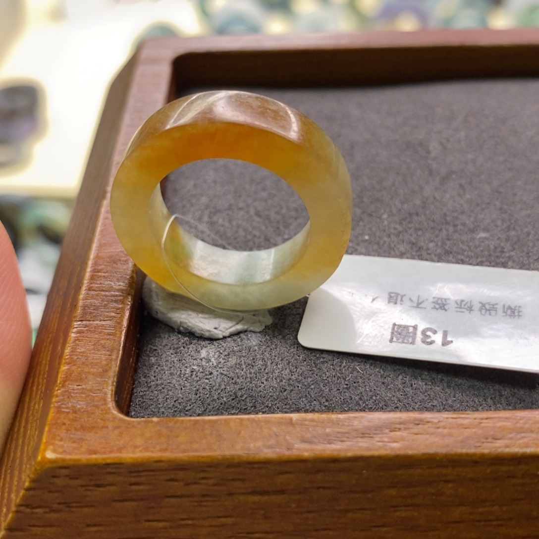 定制翡翠未镶嵌戒指