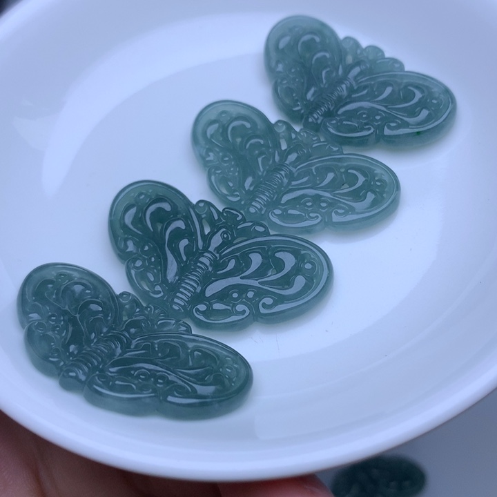 散珠翡翠冰蓝水蝴蝶吊坠2个