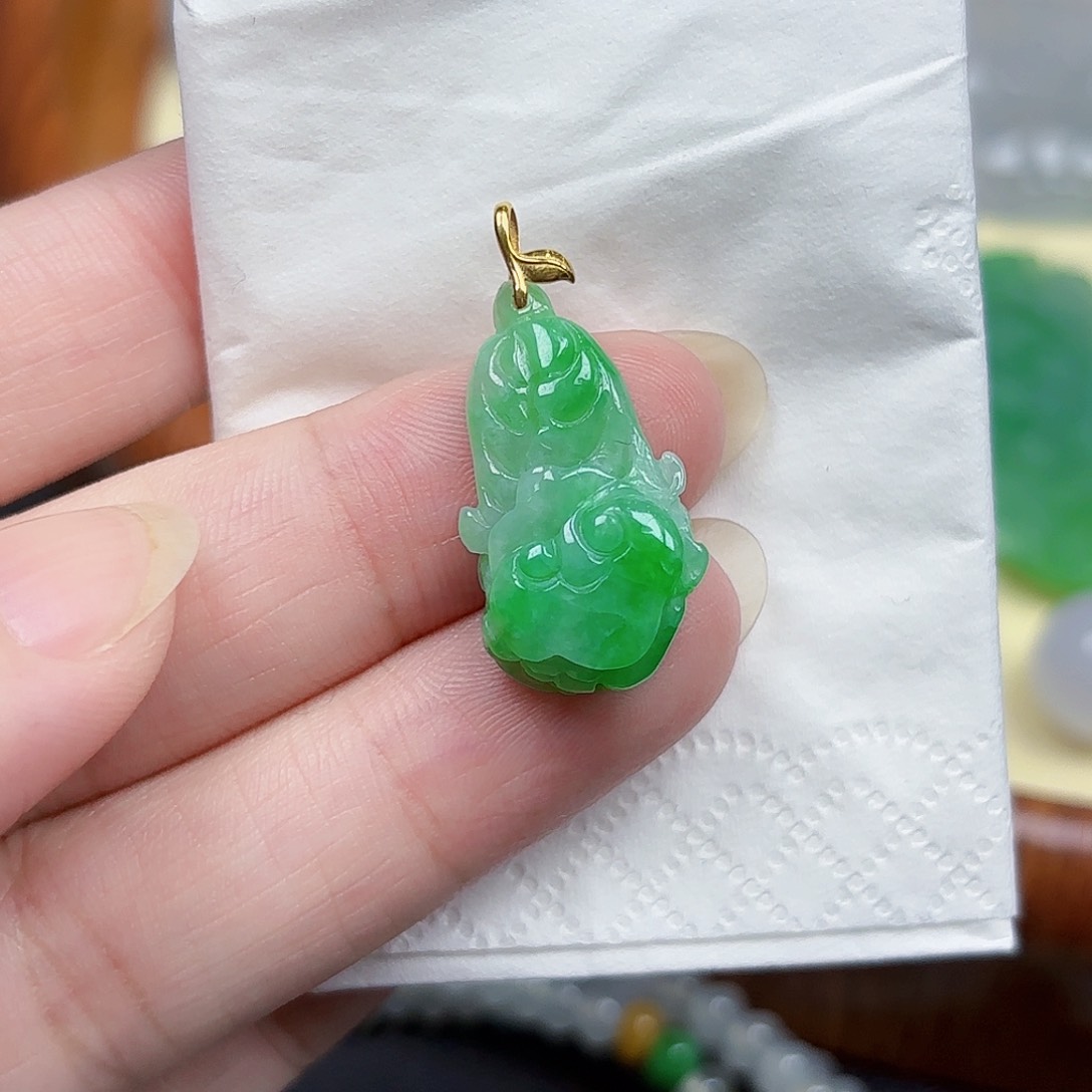 翡翠颈饰18K金镶嵌吊坠