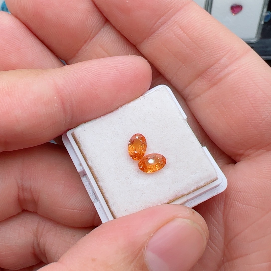 石榴石（芬达石）4✖️6裸石2颗未镶嵌