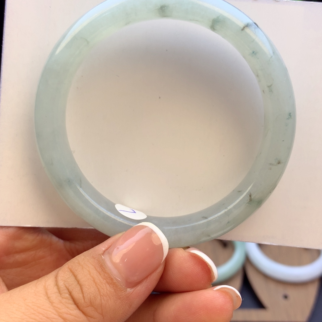 翡翠手镯未镶嵌纯天然