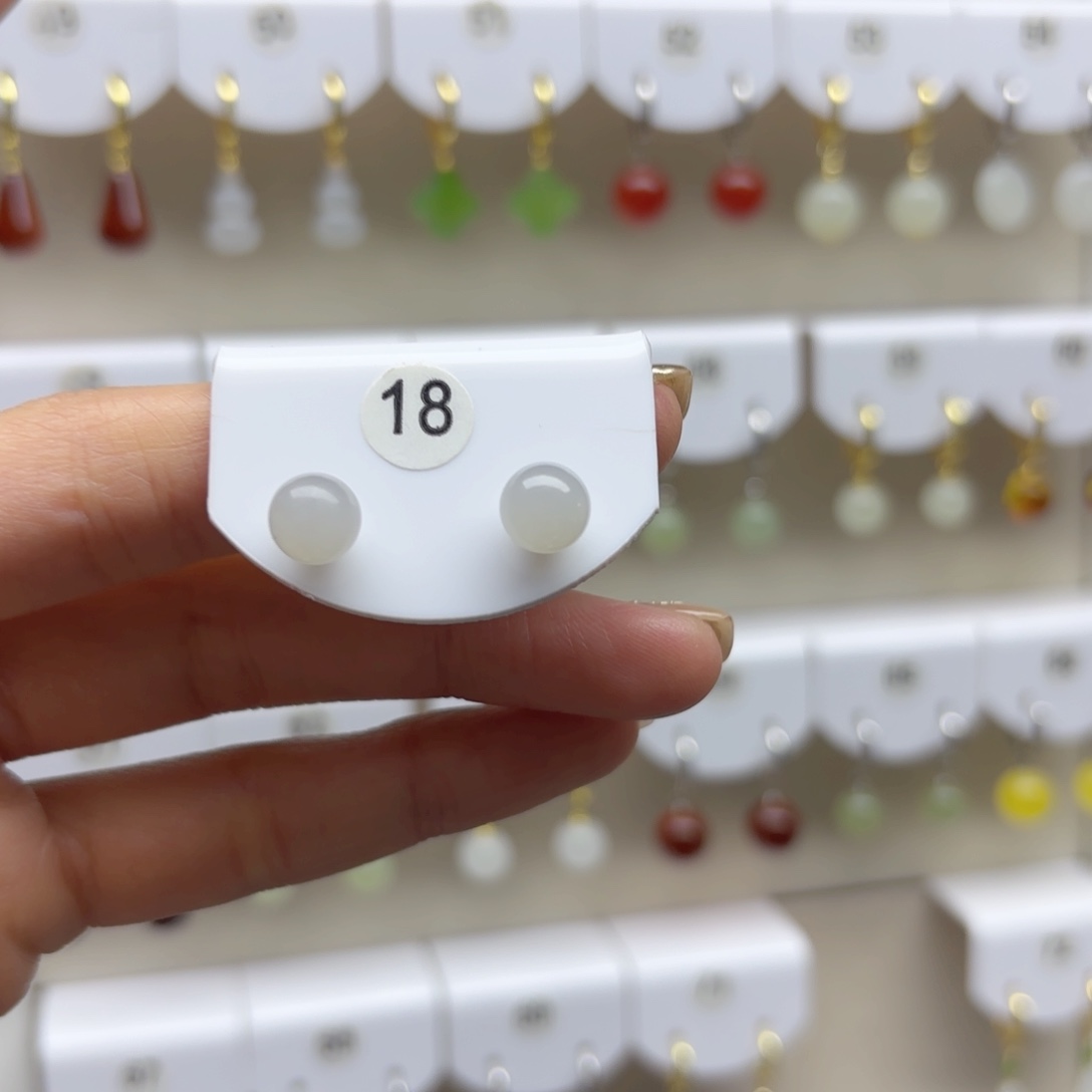 18K金镶嵌和田玉耳饰