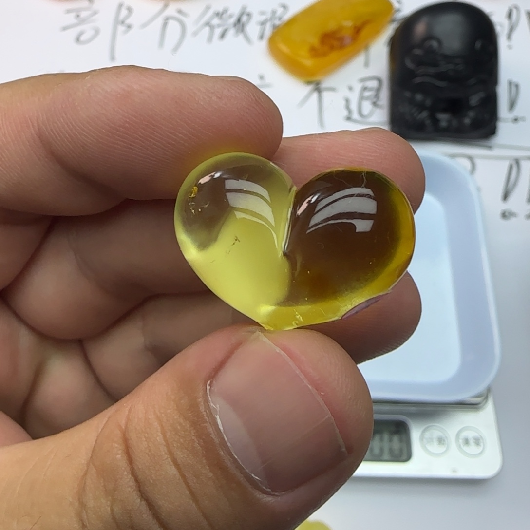 琥珀未镶嵌裸石4.15克微瑕