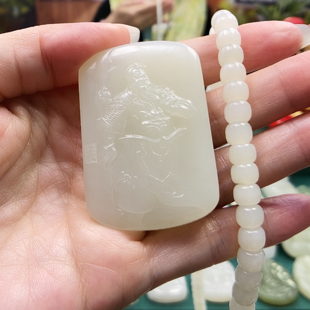 皙***馆和田玉未镶嵌颈饰