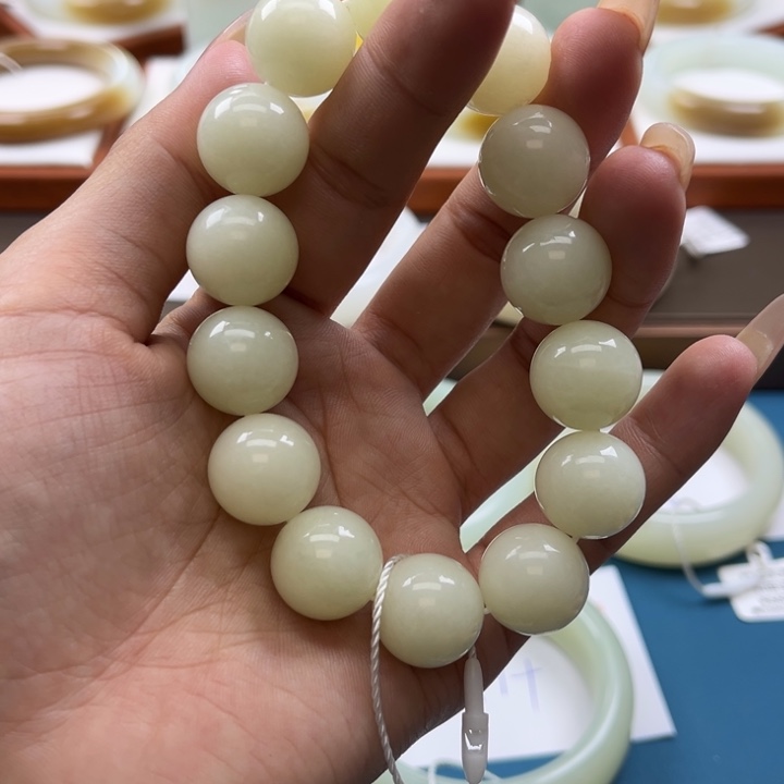 和田玉手串未镶嵌