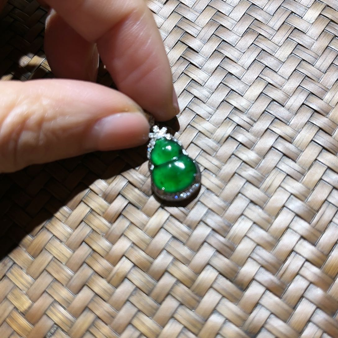 翡翠银S925镶嵌颈饰个性十足时尚