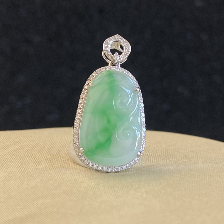 18K金飘花如意翡翠锁骨链吊坠事事如意