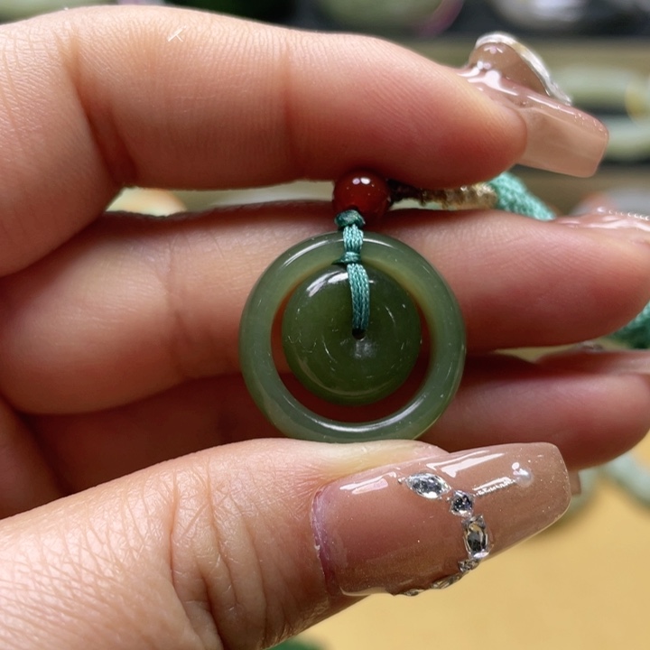 和田玉吊坠未镶嵌