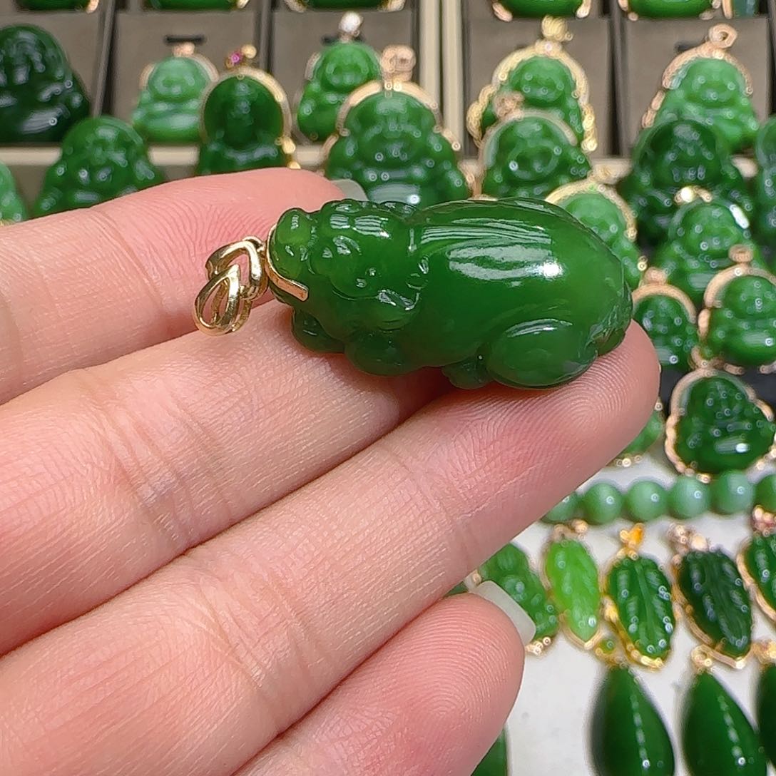 和田玉（碧玉）吊坠(不含链)18K金镶嵌