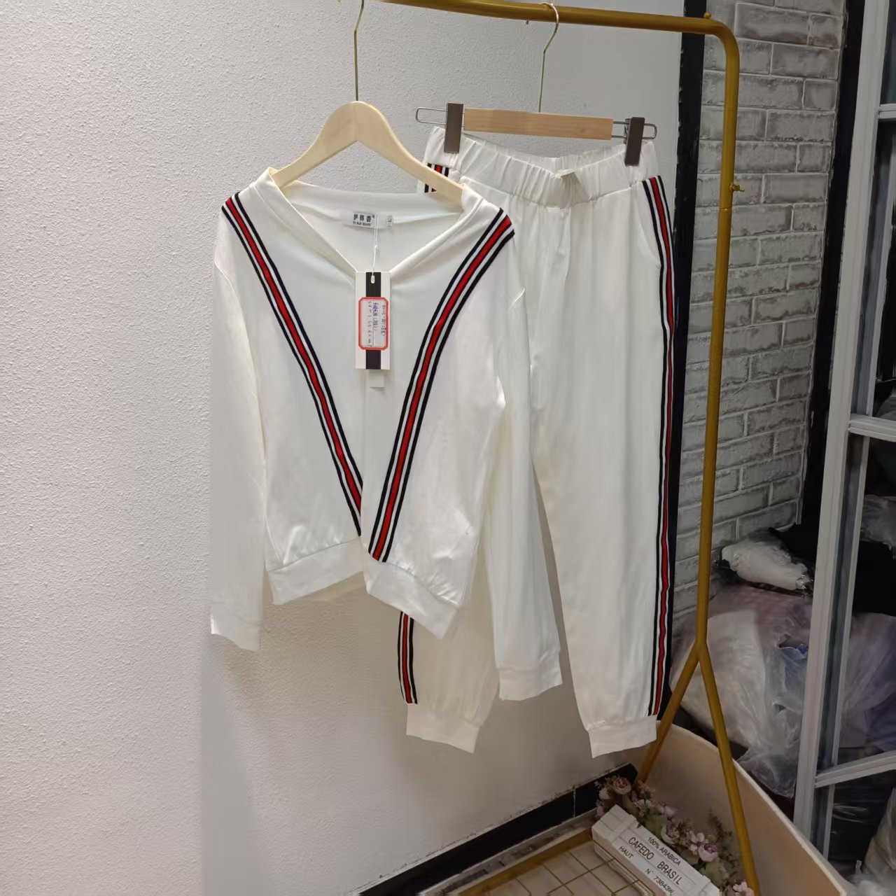 唯琳剪标   8仓B4-13-8811款   长袖长裤休闲运动套装