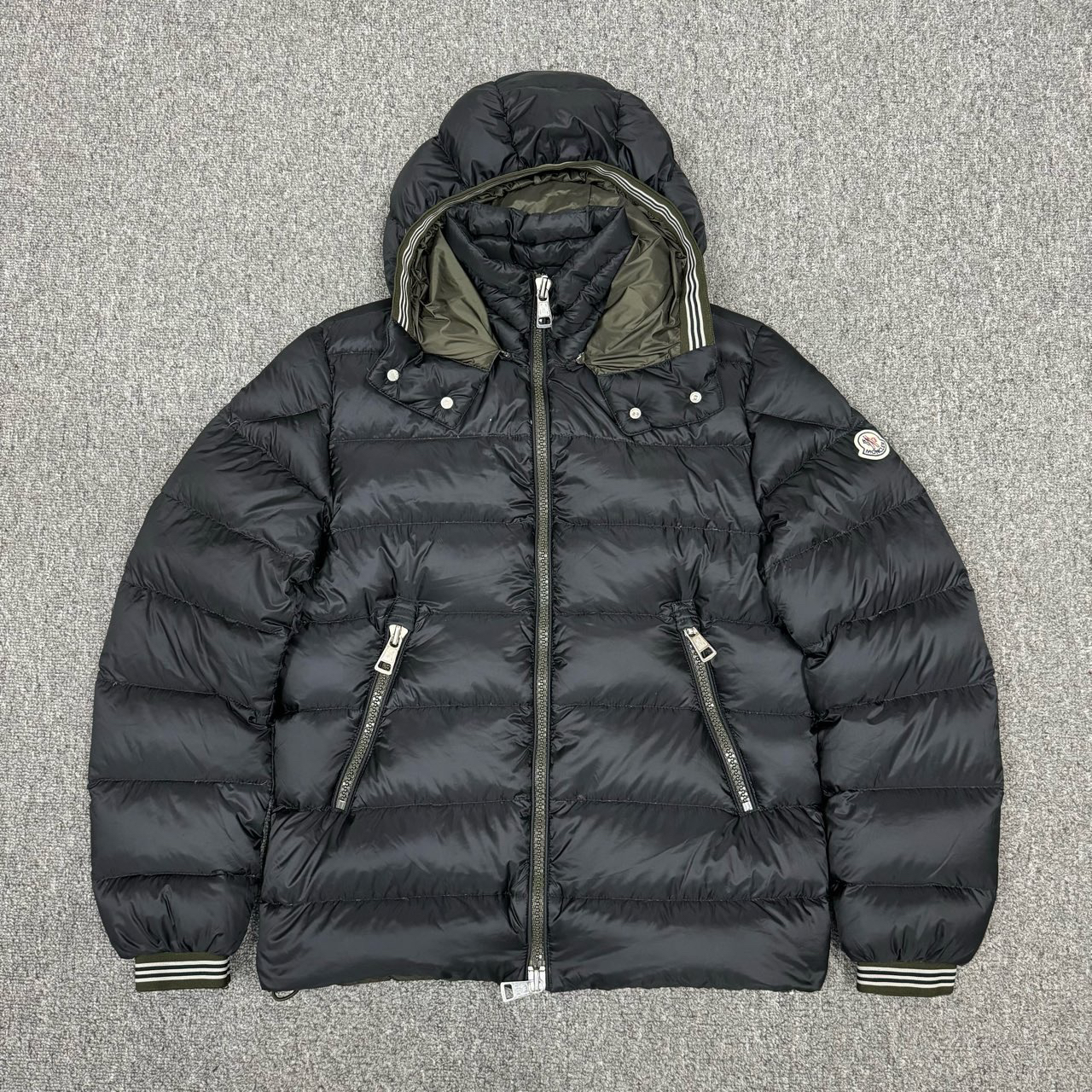 10861661 Moncler蒙口 黑色连帽羽绒服外套 1码99新