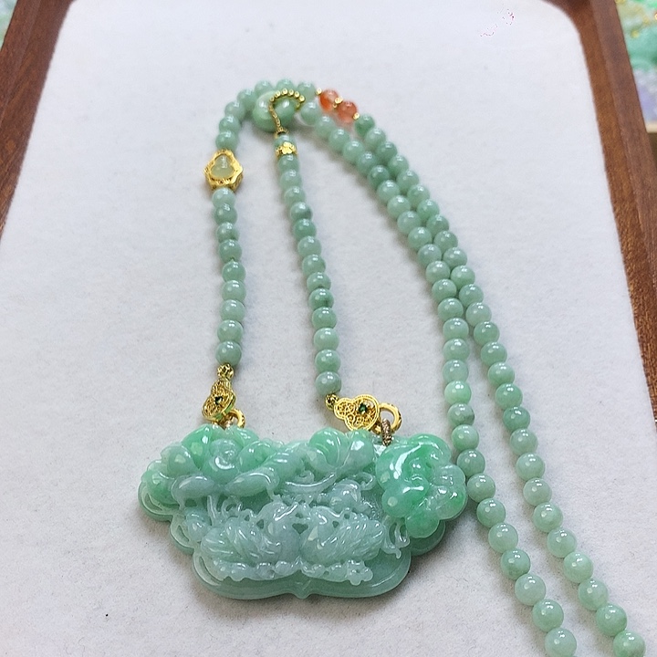 翡翠颈饰未镶嵌吊坠