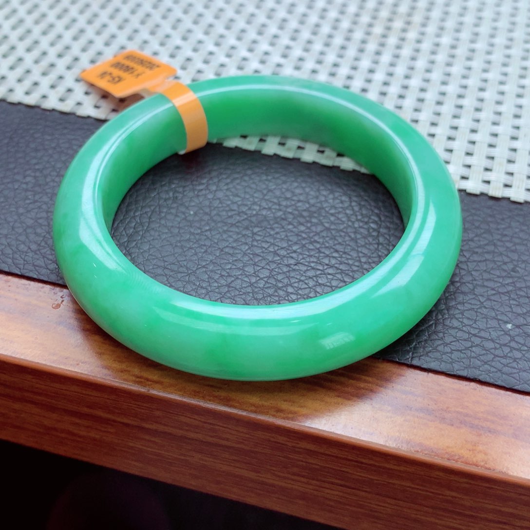 翡翠手镯未镶嵌木*～翡翠