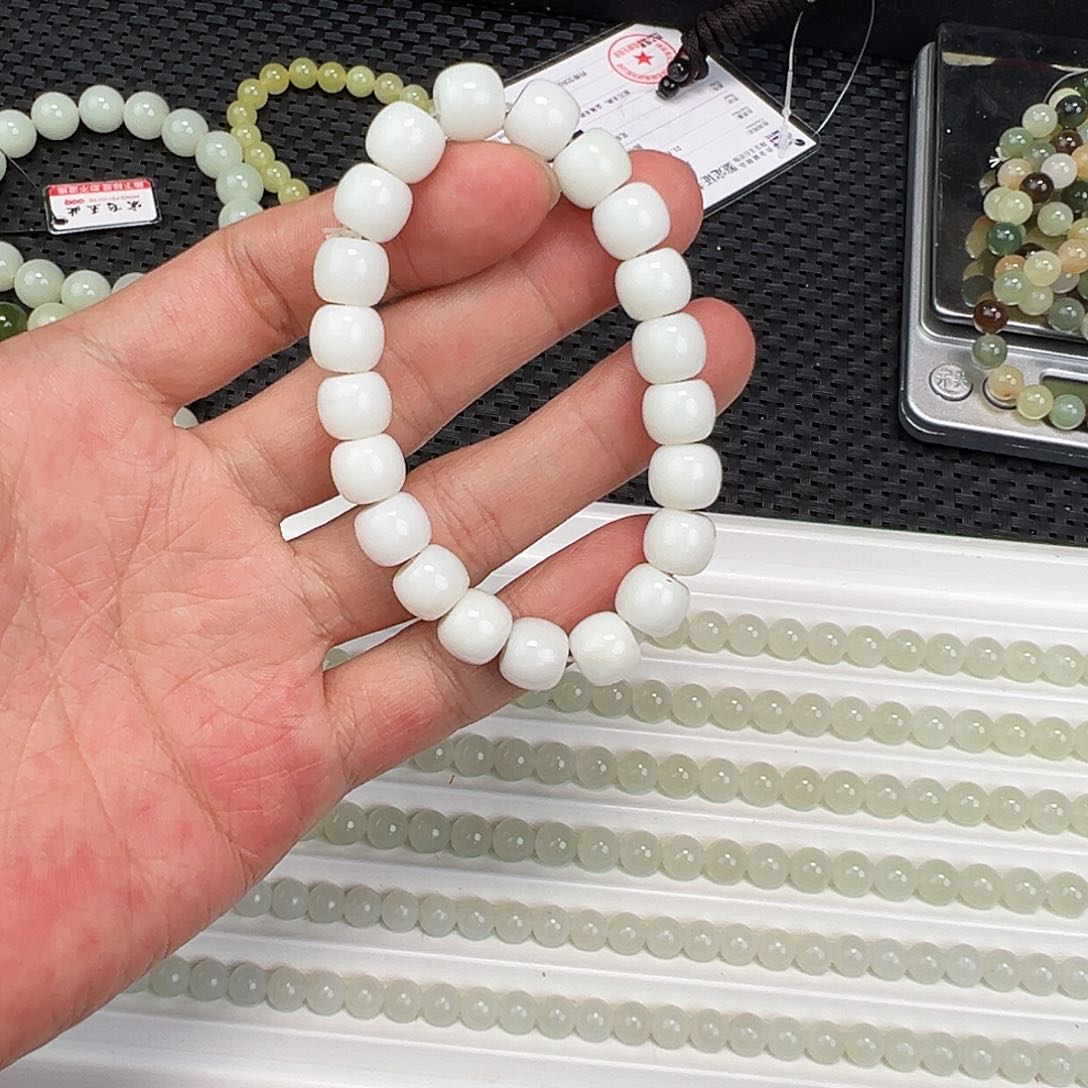 和田玉颈饰未镶嵌灰*郎