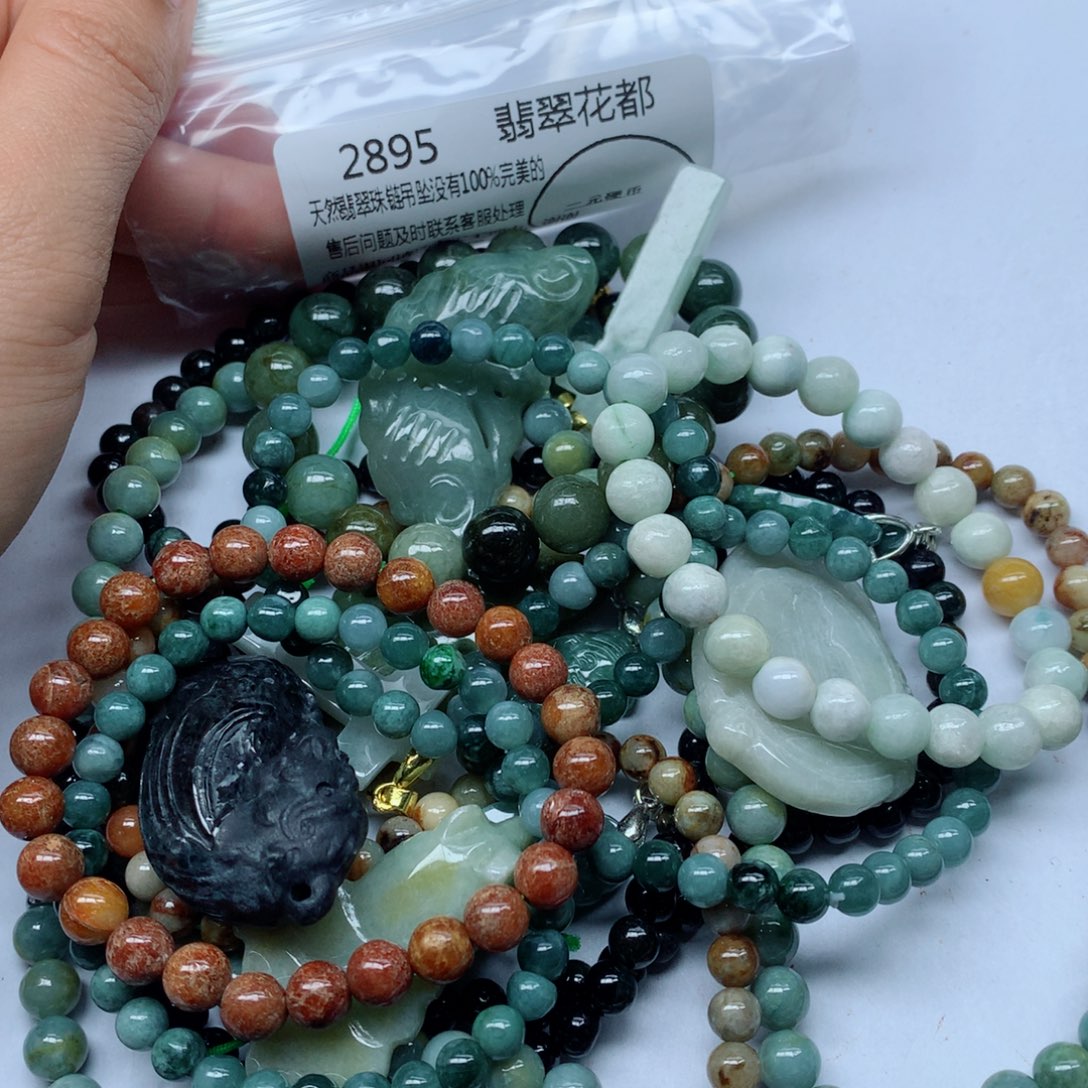 翡翠颈饰未镶嵌手串