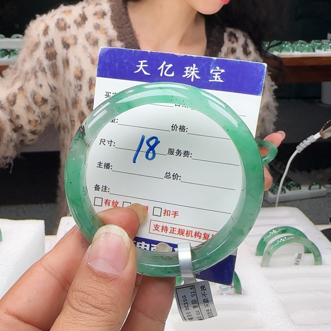 喵***石英质玉未镶嵌多样性发其一