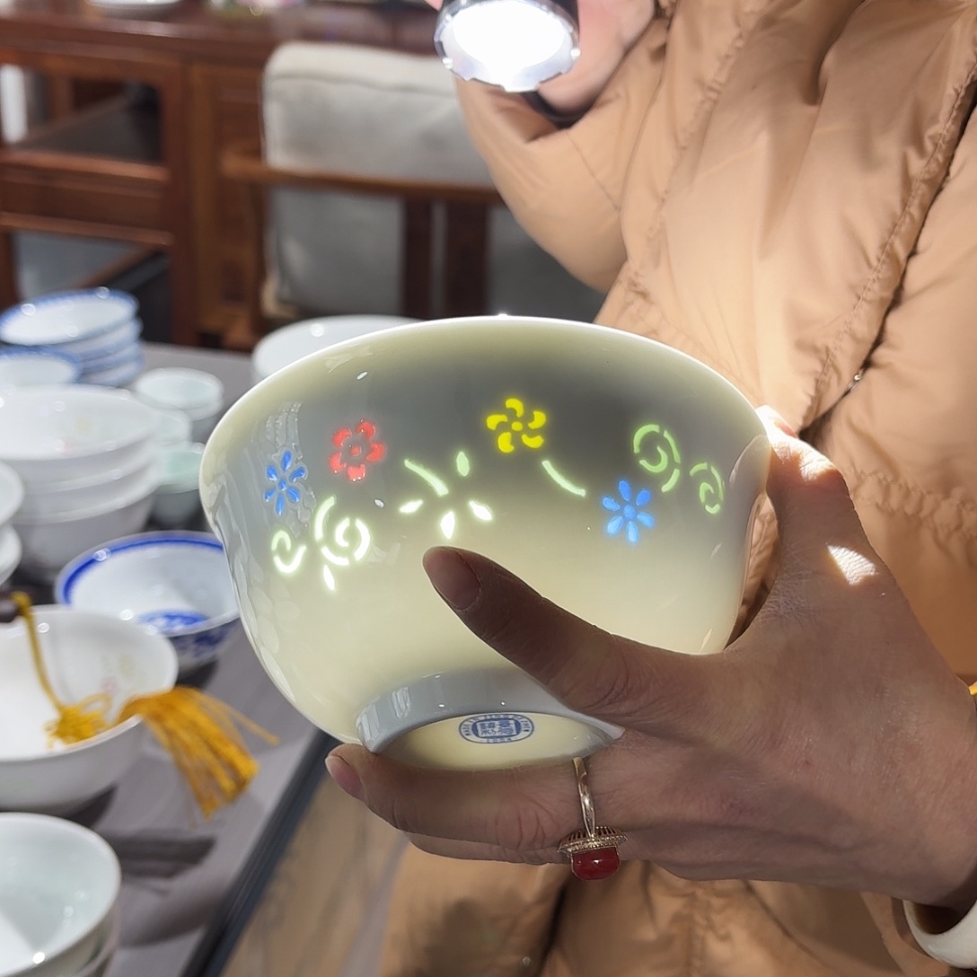 景德镇陶瓷五彩玲珑面碗2个