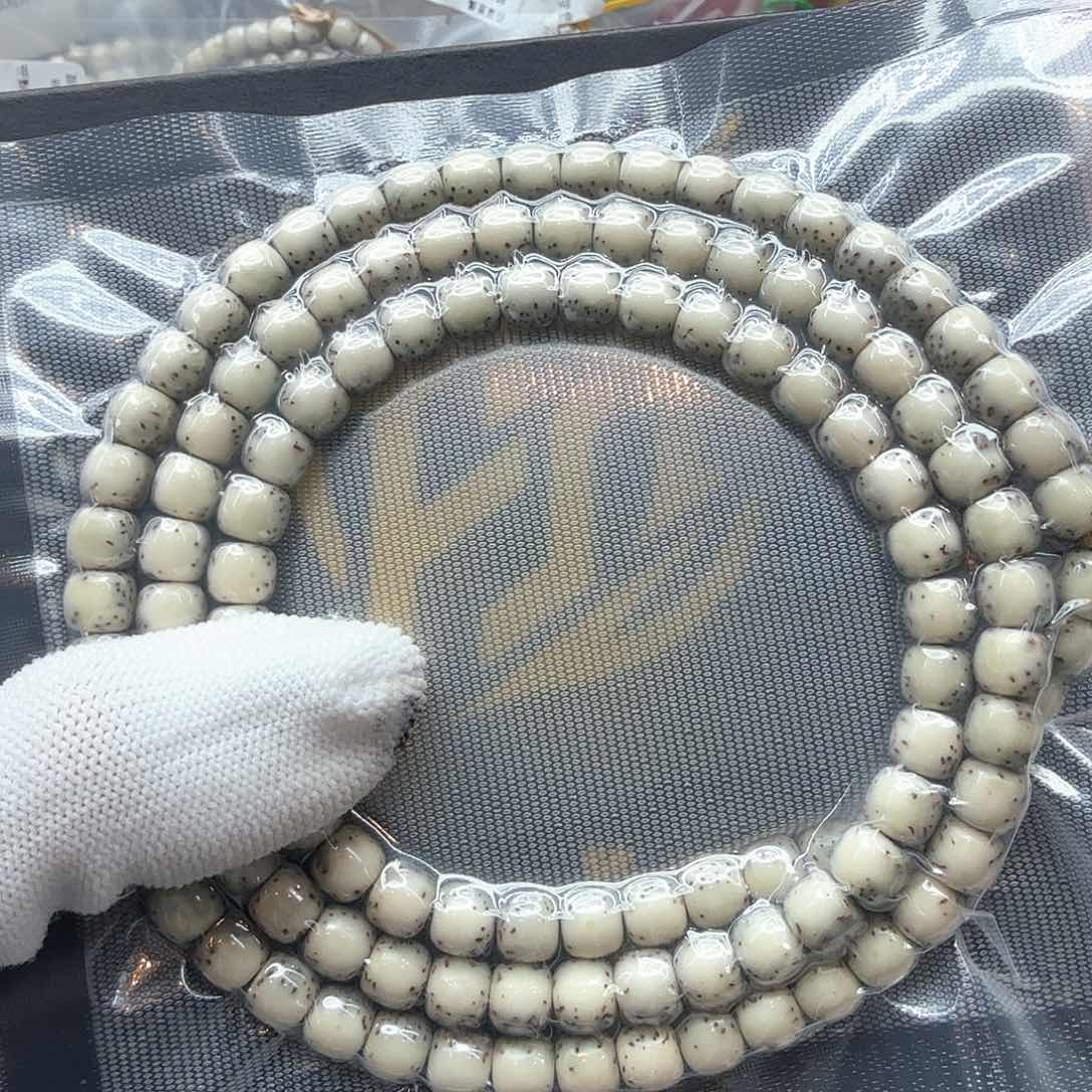 星月菩提吊坠9糯冰绿背河豚7左右108